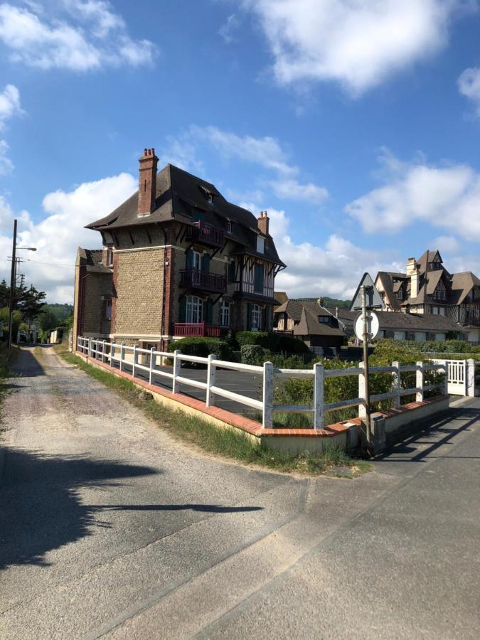 L Oceanide Apartment Benerville-sur-Mer Exterior photo